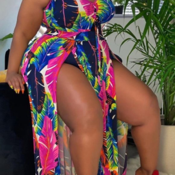 Feat-HER Halter Dress - Picture 2 of 2